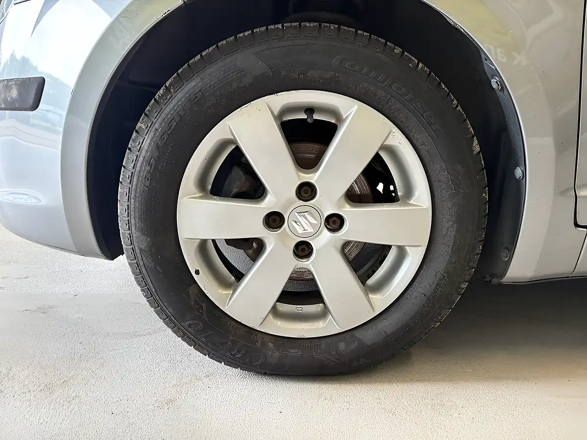 Used 2009 Suzuki Swift Glx Grey - Interior and Exterior details 9