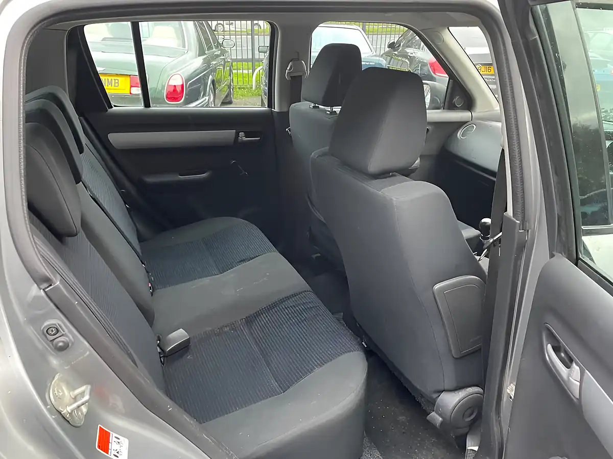 Used 2009 Suzuki Swift Glx Grey - Interior and Exterior details 10