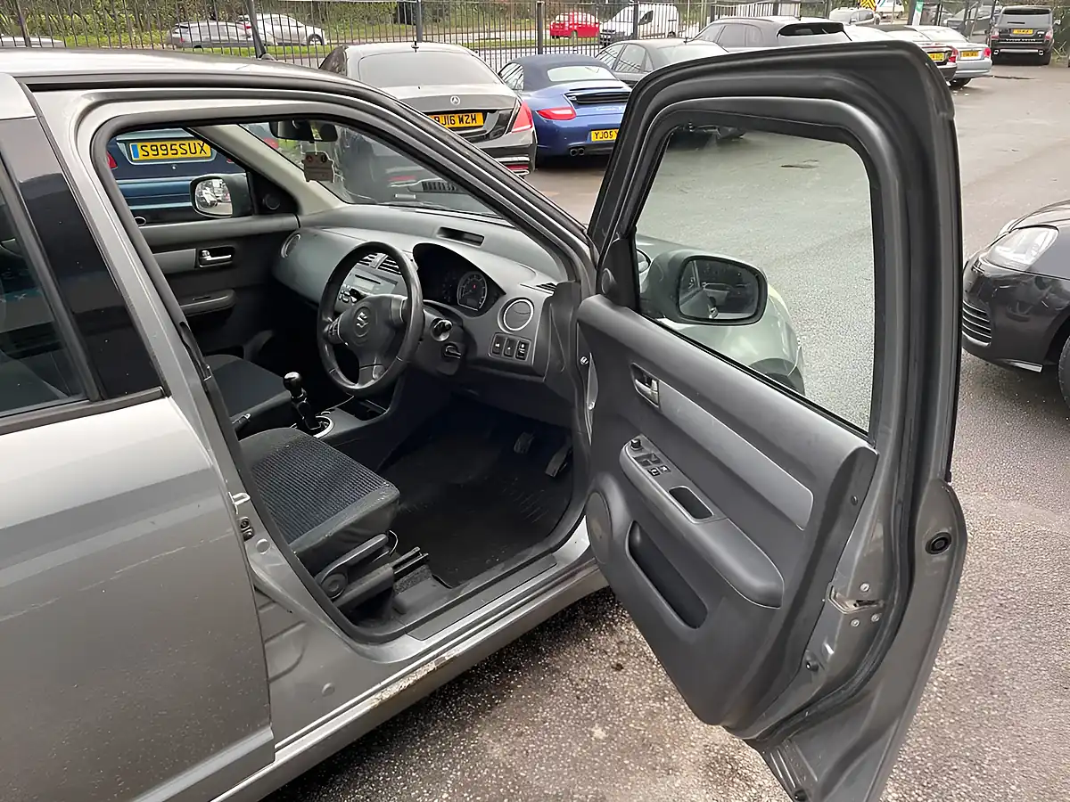 Used 2009 Suzuki Swift Glx Grey - Interior and Exterior details 8