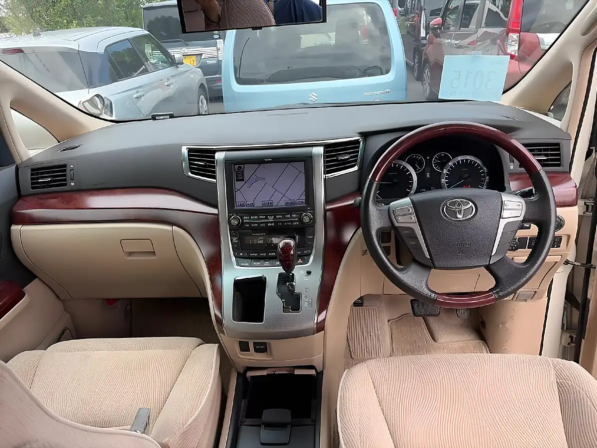 Used 2009 Toyota Alphard 240G (7 Seater) White - Interior and Exterior details 12
