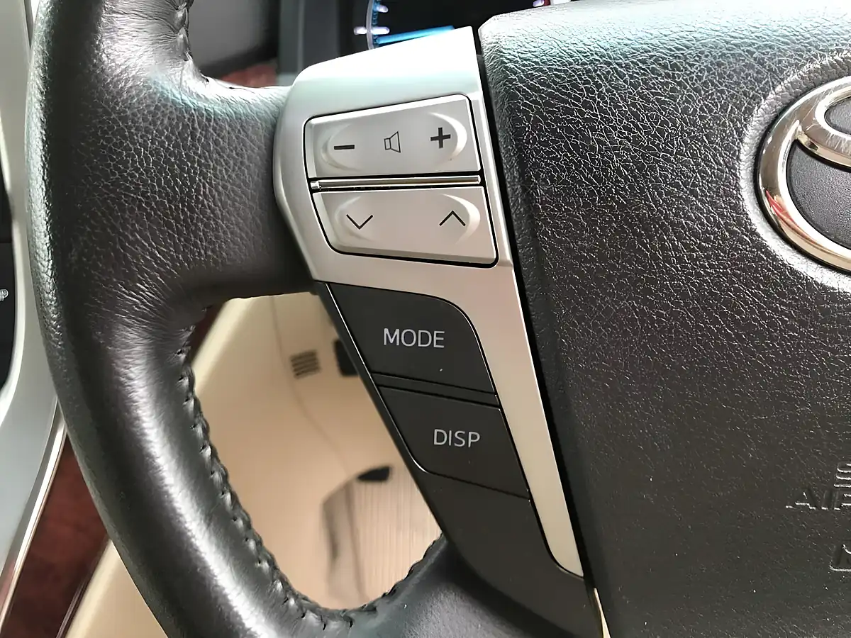 Used 2009 Toyota Alphard 240G (7 Seater) White - Interior and Exterior details 13