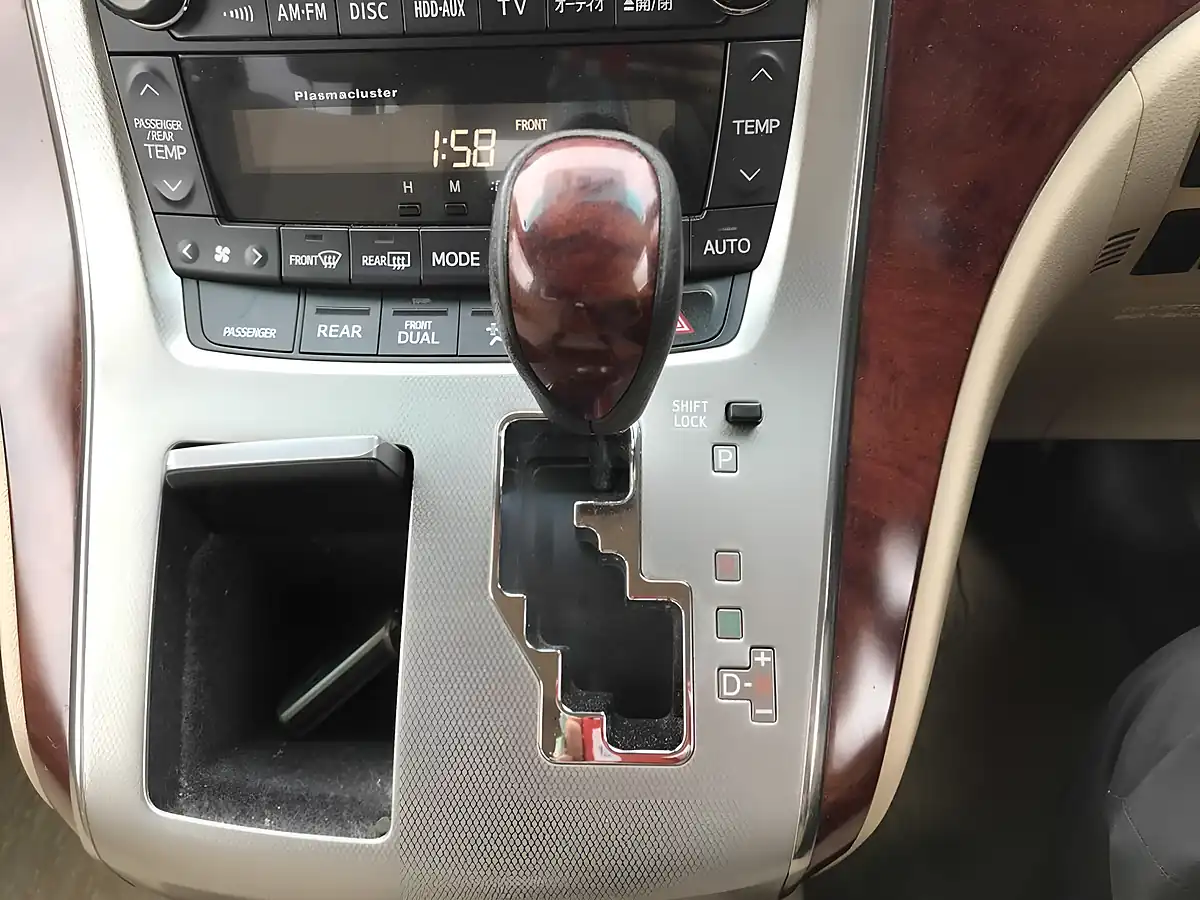 Used 2009 Toyota Alphard 240G (7 Seater) White - Interior and Exterior details 16