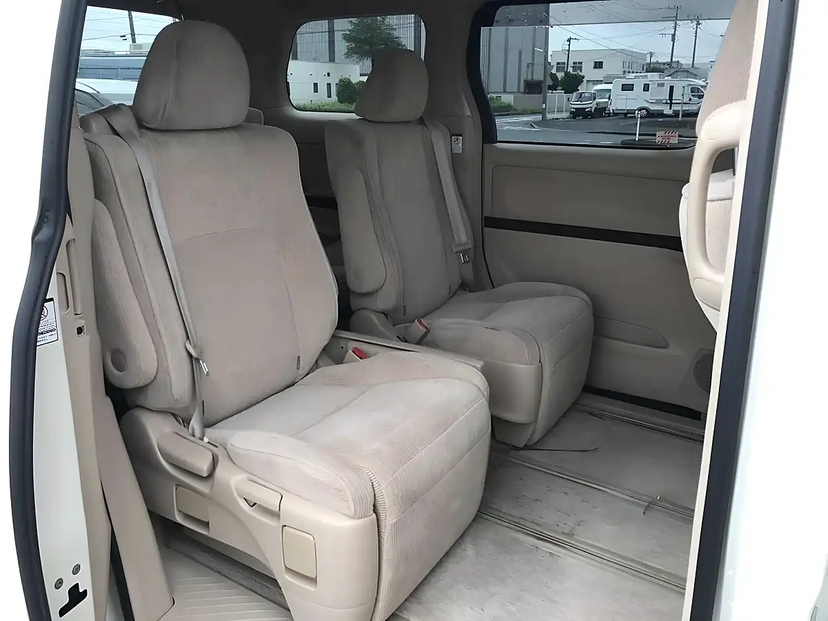 Used 2009 Toyota Alphard 240G (7 Seater) White - Interior and Exterior details 17