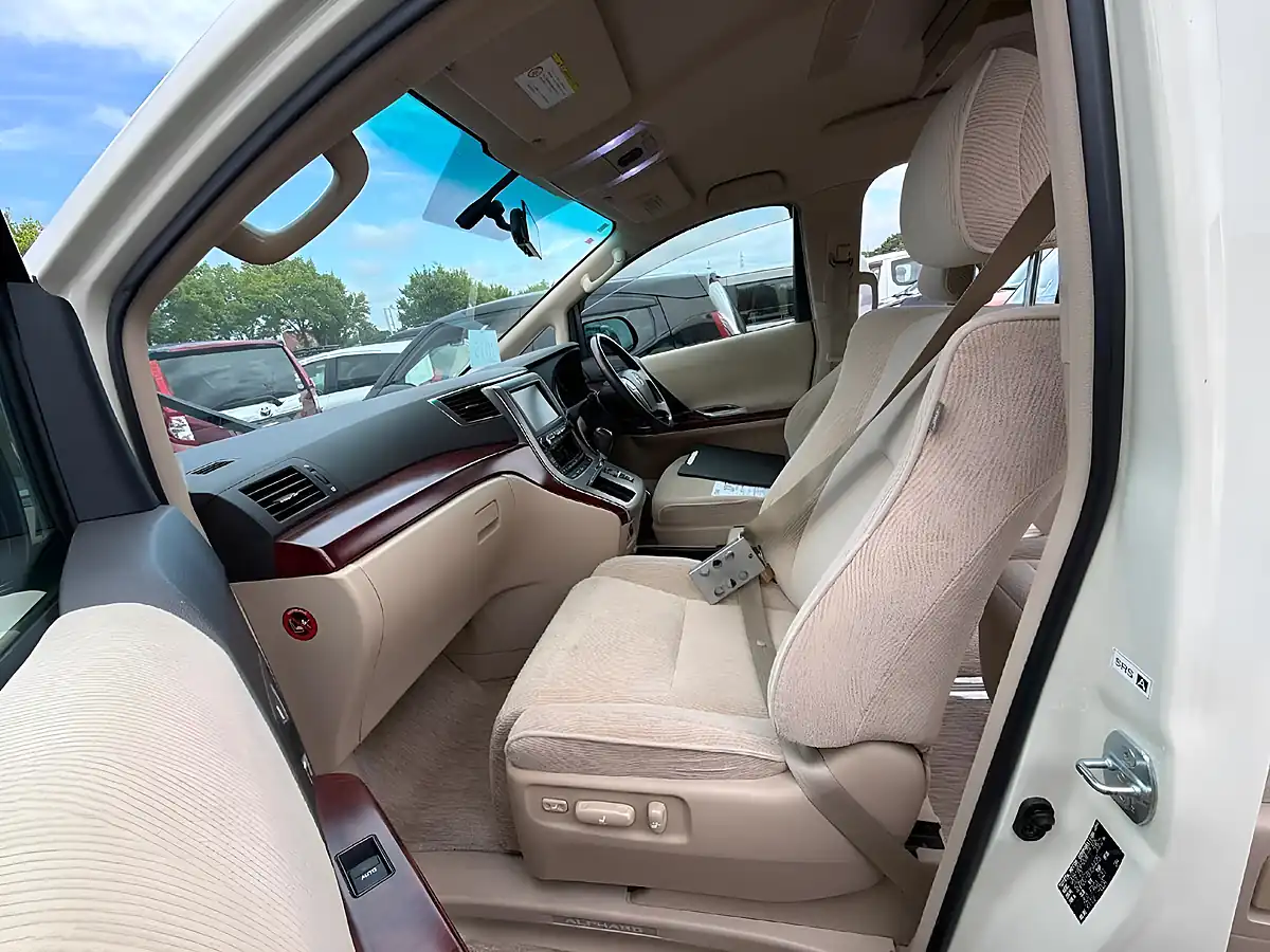 Used 2009 Toyota Alphard 240G (7 Seater) White - Interior and Exterior details 2