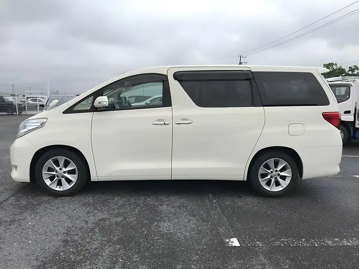 Used 2009 Toyota Alphard 240G (7 Seater) White - Interior and Exterior details 4