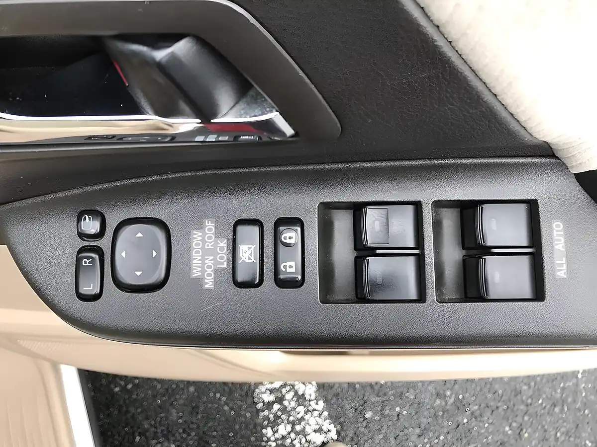 Used 2009 Toyota Alphard 240S Limited White - Interior and Exterior details 16