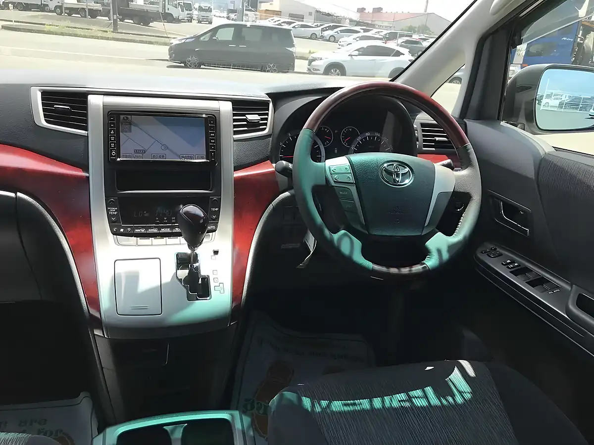 Used 2009 Toyota Alphard 240S White - Interior and Exterior details 11
