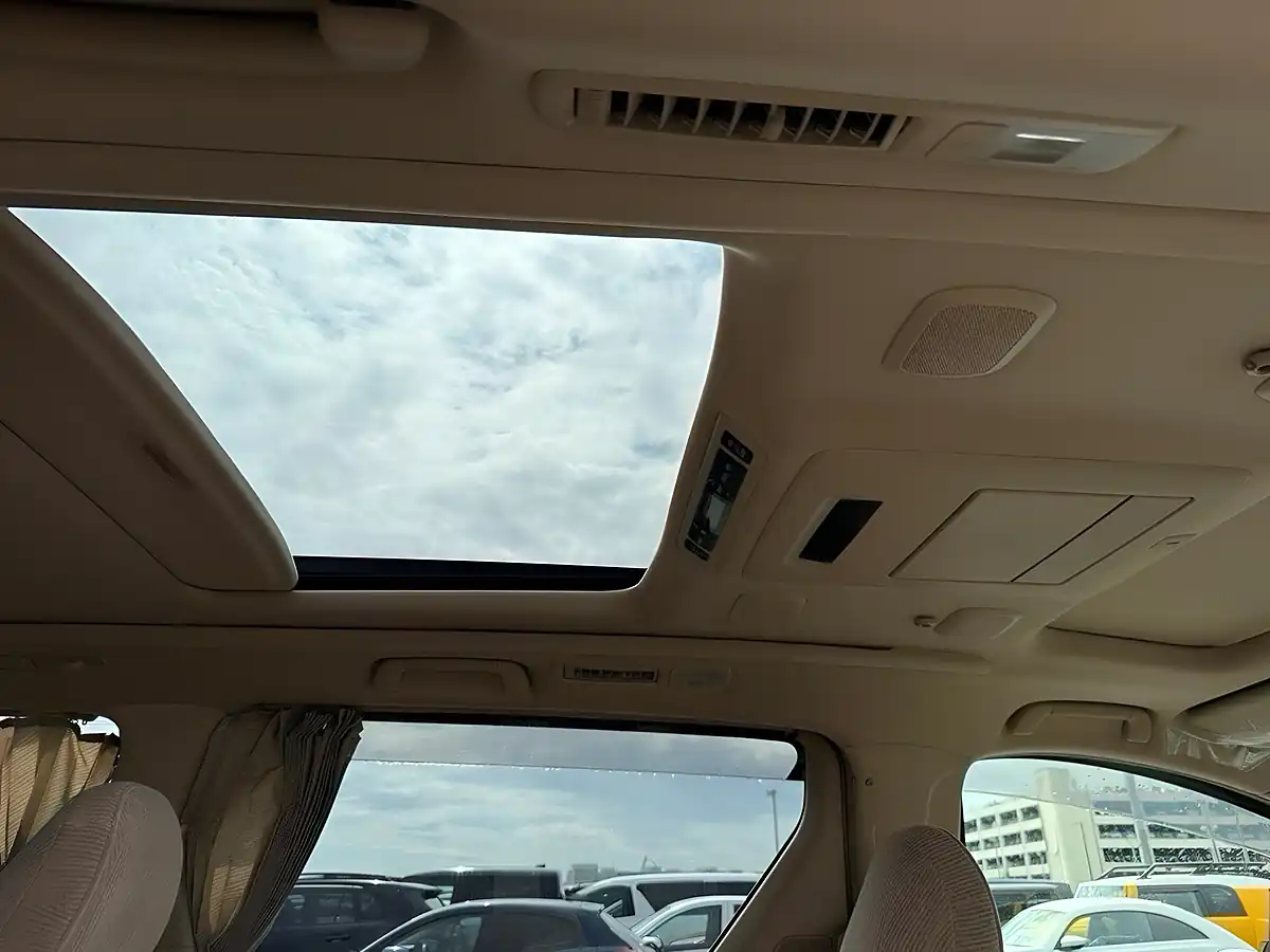 Used 2009 Toyota Alphard 350G (7 Seater) White - Interior and Exterior details 16