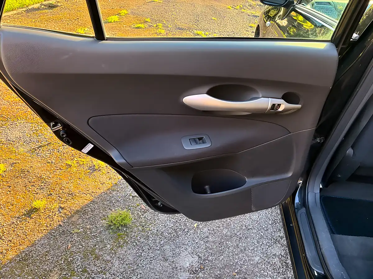 Used 2009 Toyota Auris Tr Black - Interior and Exterior details 10