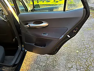 Used 2009 Toyota Auris Tr Black - Interior and Exterior details 11