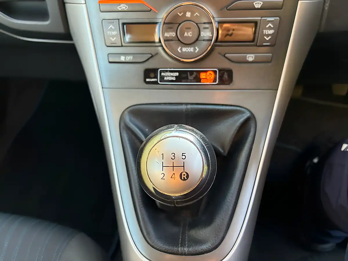 Used 2009 Toyota Auris Tr Black - Interior and Exterior details 13
