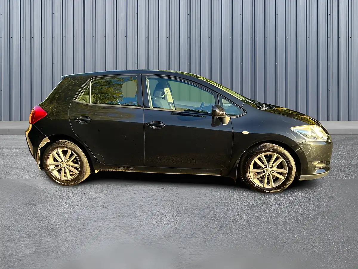 Used 2009 Toyota Auris Tr Black - Interior and Exterior details 7