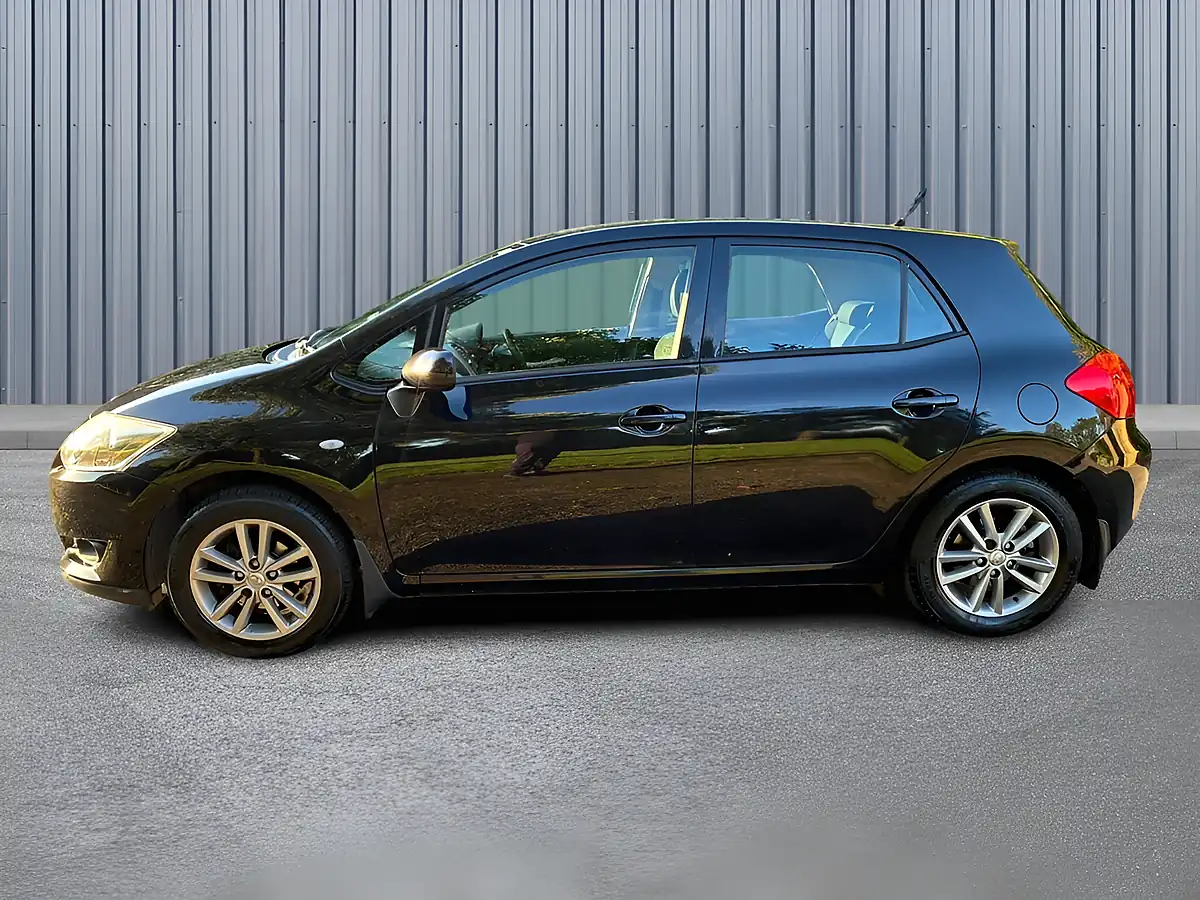 Used 2009 Toyota Auris Tr Black - Interior and Exterior details 8