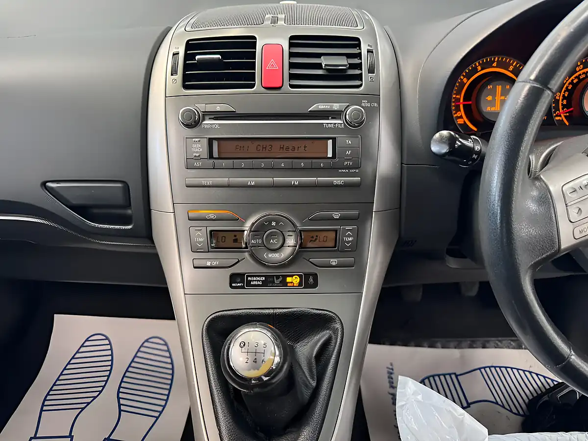 Used 2009 Toyota Auris Tr Grey - Interior and Exterior details 12