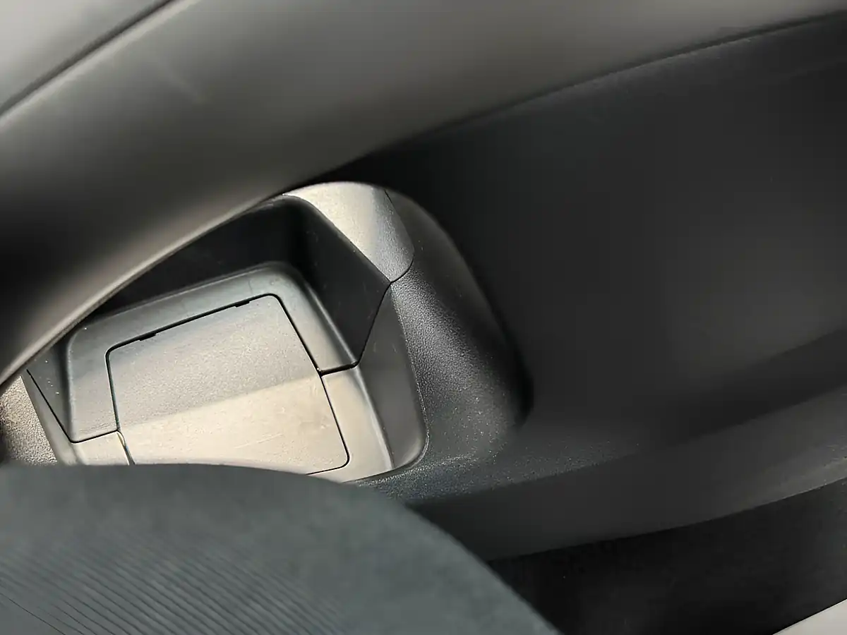 Used 2009 Toyota Auris Tr Grey - Interior and Exterior details 13
