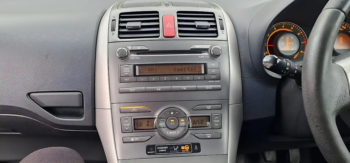 Used 2009 Toyota Auris Tr Silver - Interior and Exterior details 18