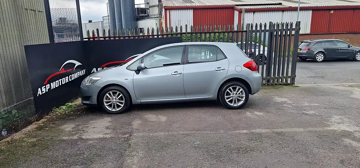 Used 2009 Toyota Auris Tr Silver - Interior and Exterior details 4