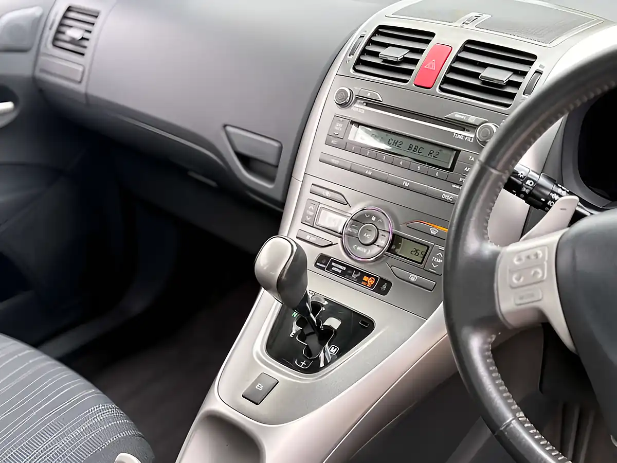Used 2009 Toyota Auris Tr Silver Steel - Interior and Exterior details 12