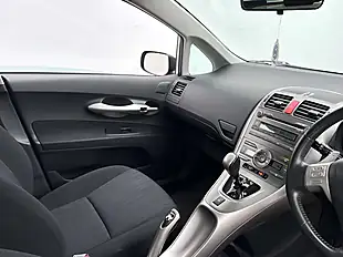 Used 2009 Toyota Auris Tr Silver Steel - Interior and Exterior details 13