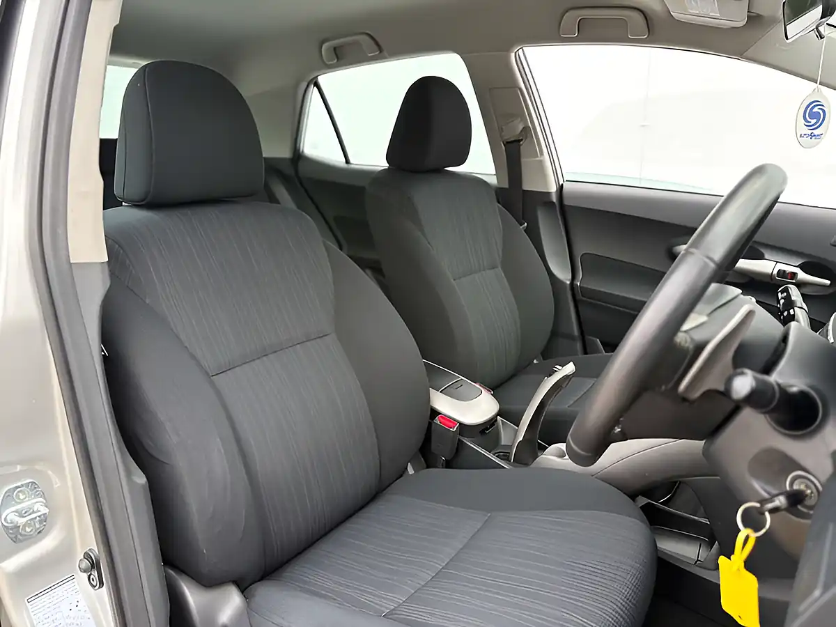 Used 2009 Toyota Auris Tr Silver Steel - Interior and Exterior details 17