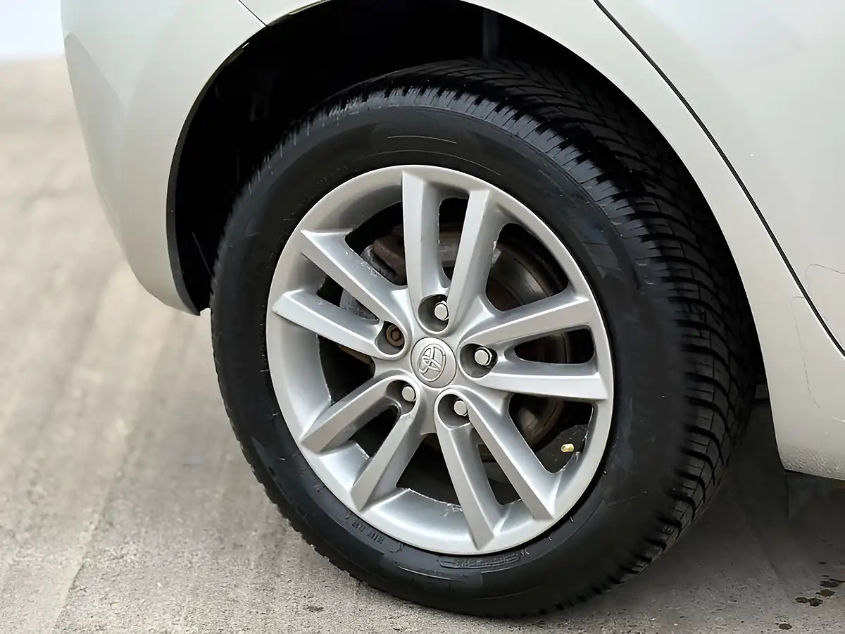 Used 2009 Toyota Auris Tr Silver Steel - Interior and Exterior details 2