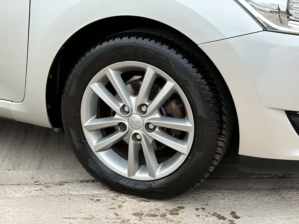 Used 2009 Toyota Auris Tr Silver Steel - Interior and Exterior details 3
