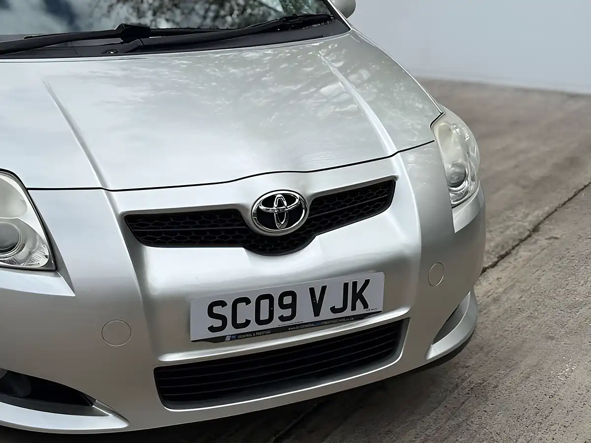 Used 2009 Toyota Auris Tr Silver Steel - Interior and Exterior details 4