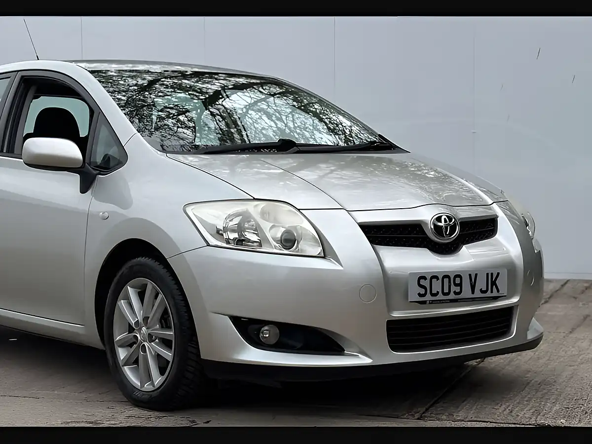 Used 2009 Toyota Auris Tr Silver Steel - Interior and Exterior details 5