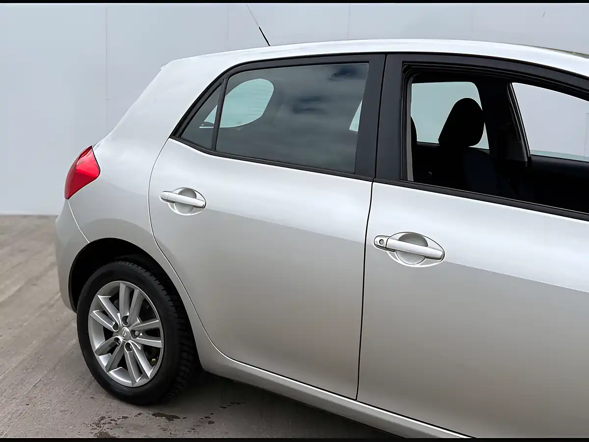Used 2009 Toyota Auris Tr Silver Steel - Interior and Exterior details 6