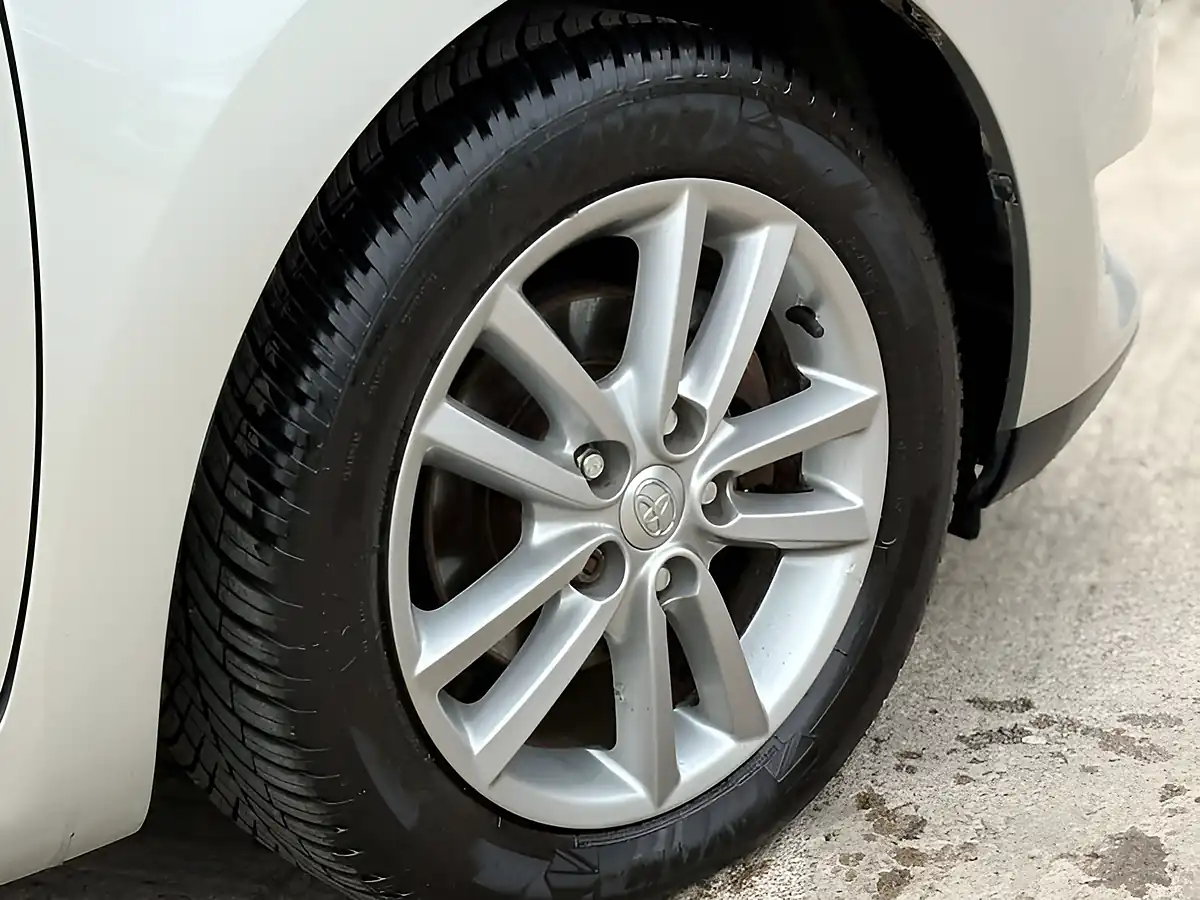Used 2009 Toyota Auris Tr Silver Steel - Interior and Exterior details 7
