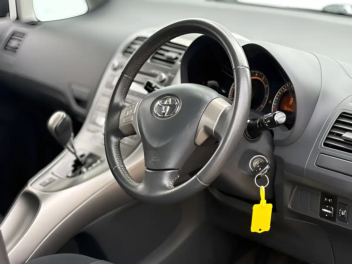 Used 2009 Toyota Auris Tr Silver Steel - Interior and Exterior details 9