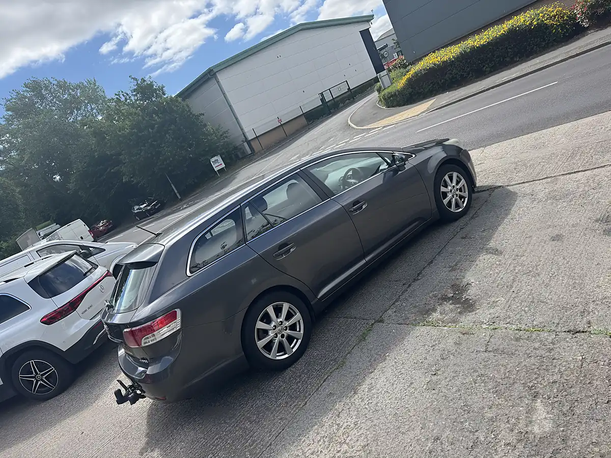 Used 2009 Toyota Avensis Avensis Tr Grey - Interior and Exterior details 12