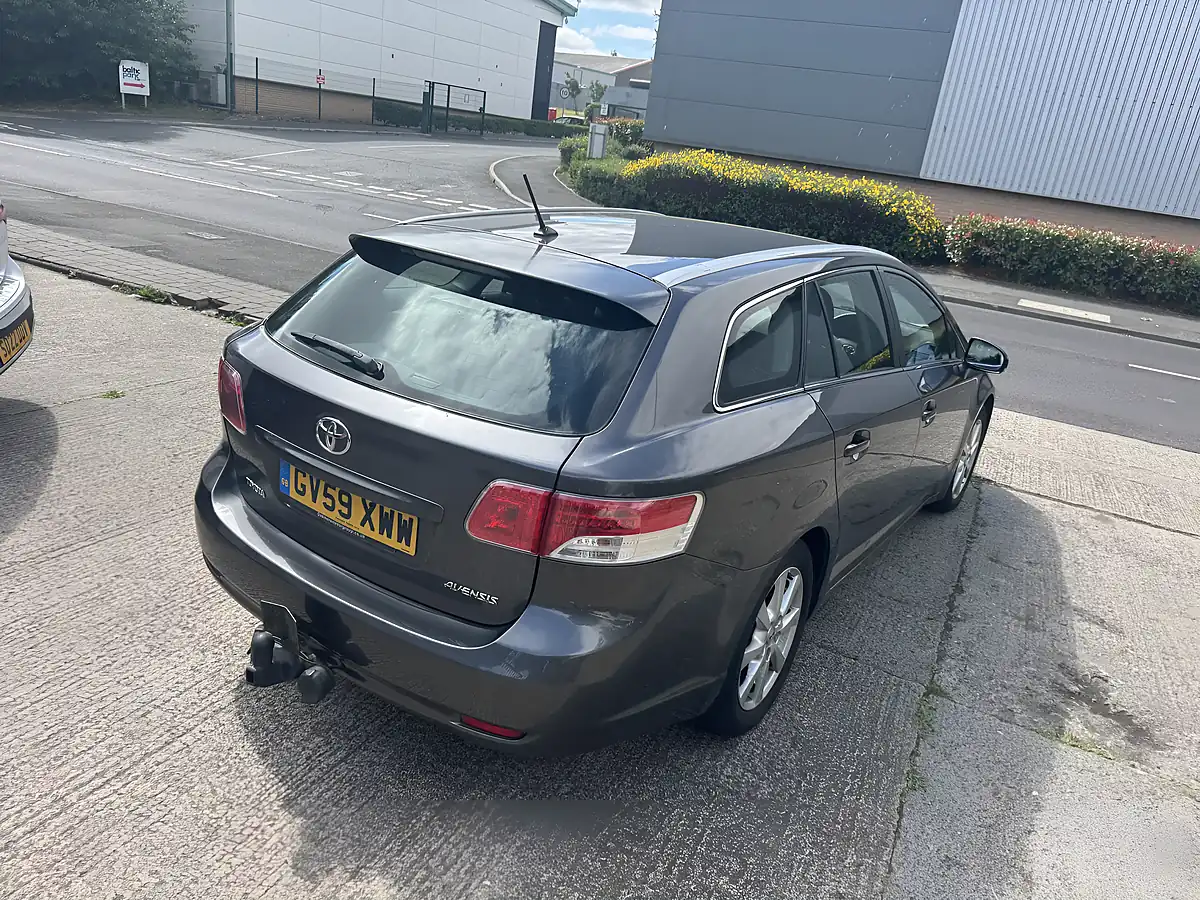 Used 2009 Toyota Avensis Avensis Tr Grey - Interior and Exterior details 13
