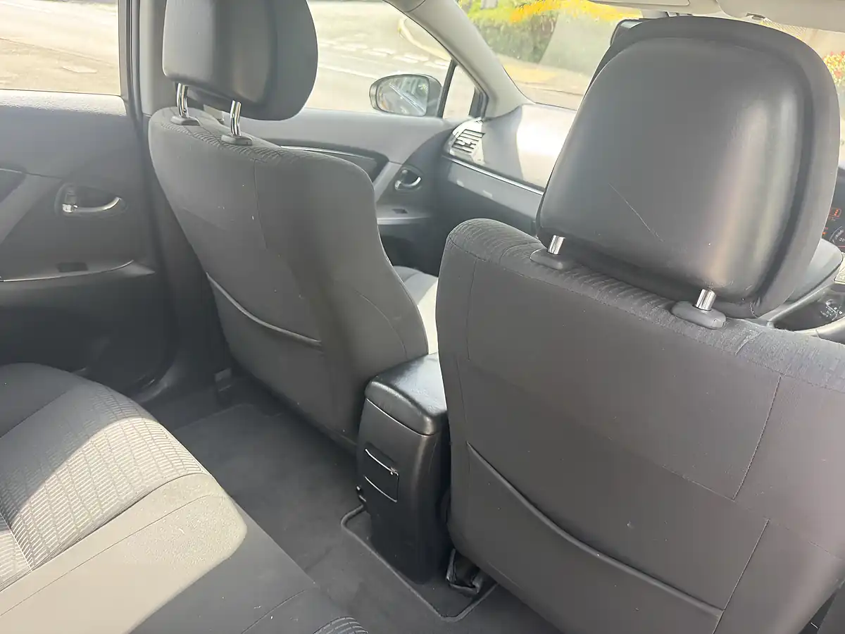Used 2009 Toyota Avensis Avensis Tr Grey - Interior and Exterior details 14