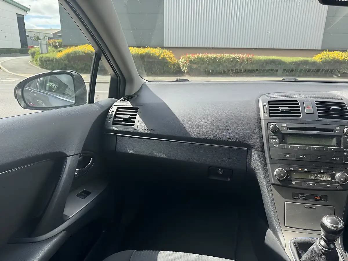 Used 2009 Toyota Avensis Avensis Tr Grey - Interior and Exterior details 16