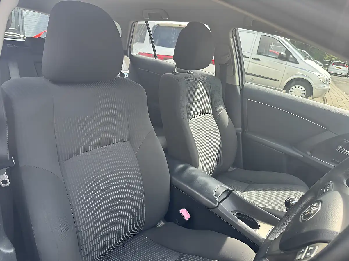 Used 2009 Toyota Avensis Avensis Tr Grey - Interior and Exterior details 17