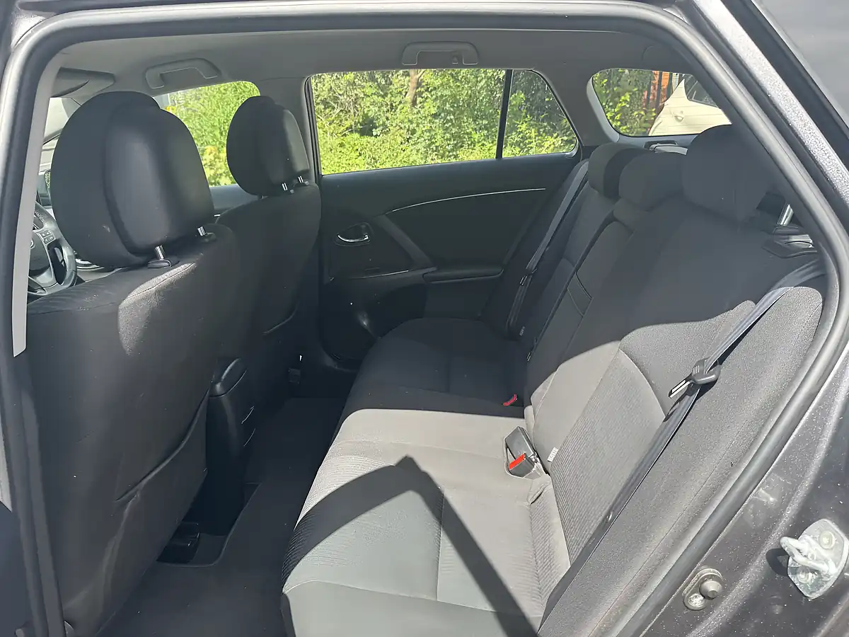 Used 2009 Toyota Avensis Avensis Tr Grey - Interior and Exterior details 18