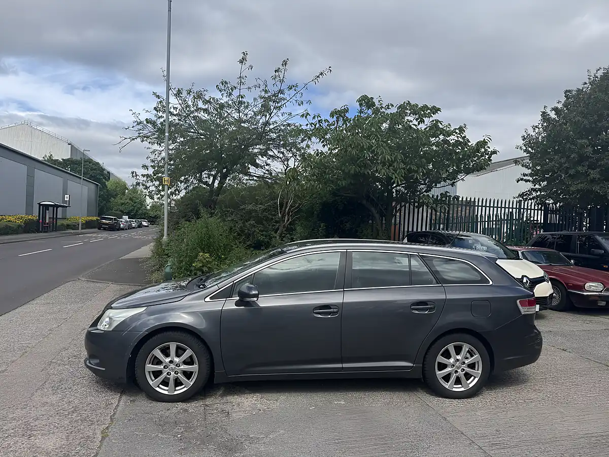 Used 2009 Toyota Avensis Avensis Tr Grey - Interior and Exterior details 4