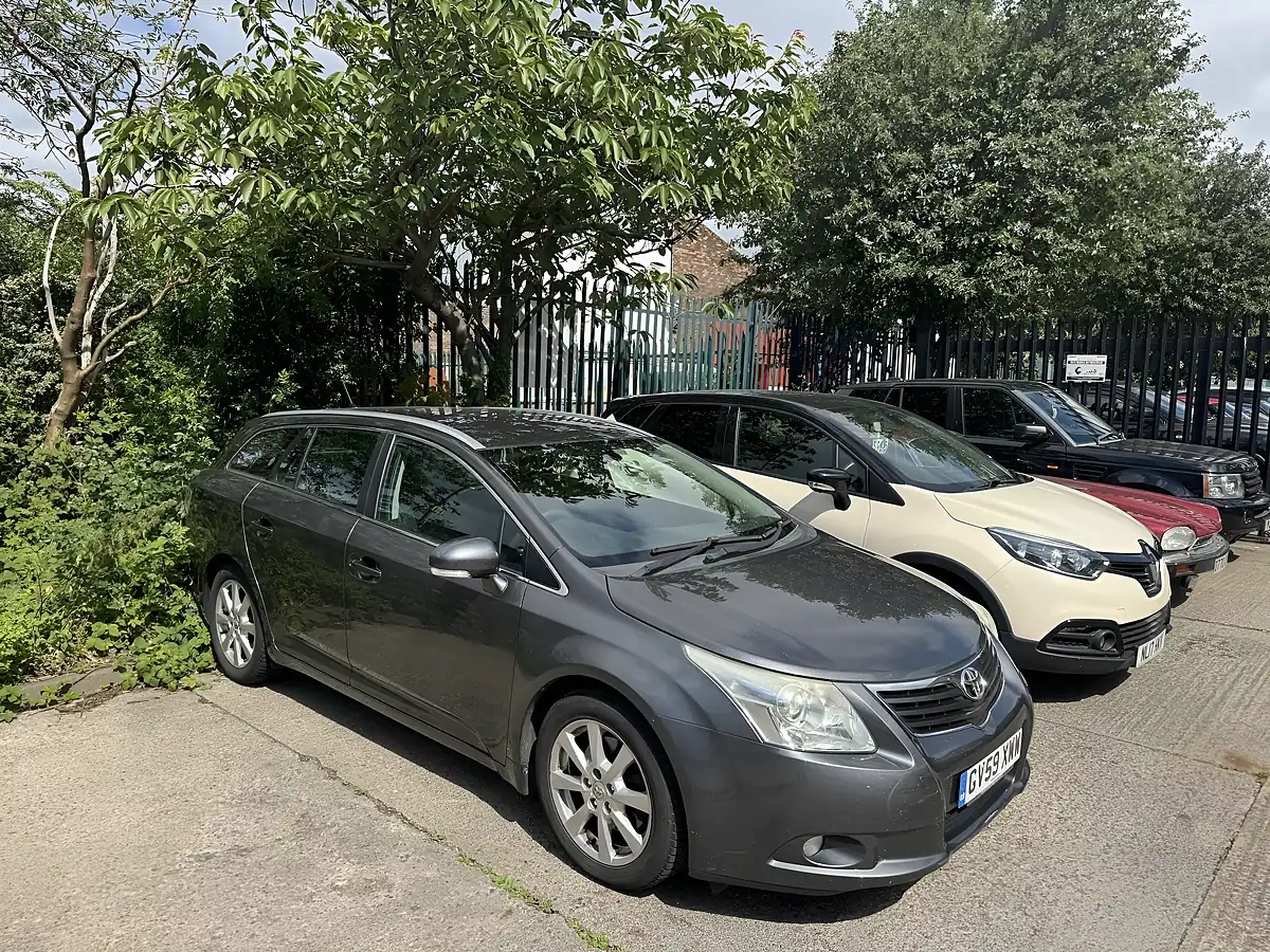 Used 2009 Toyota Avensis Avensis Tr Grey - Interior and Exterior details 5
