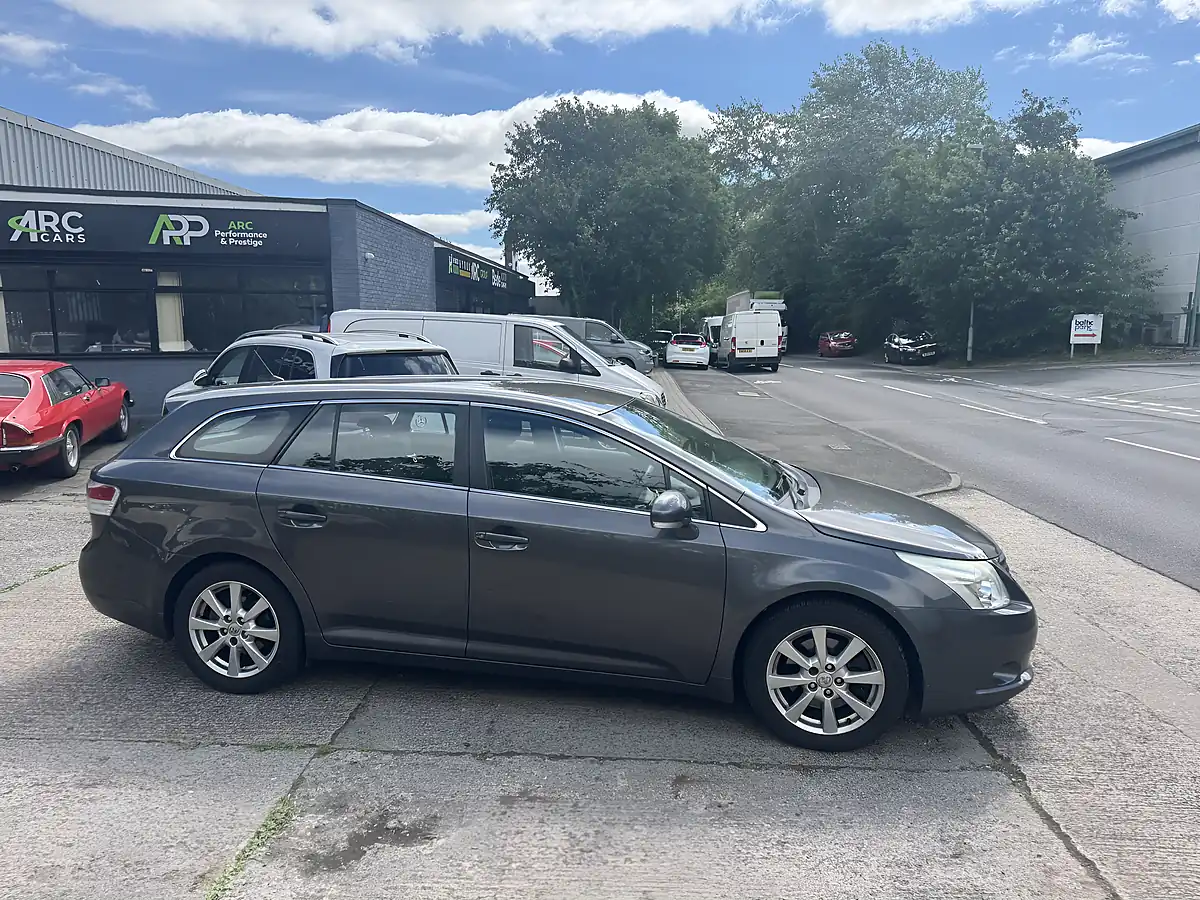 Used 2009 Toyota Avensis Avensis Tr Grey - Interior and Exterior details 8