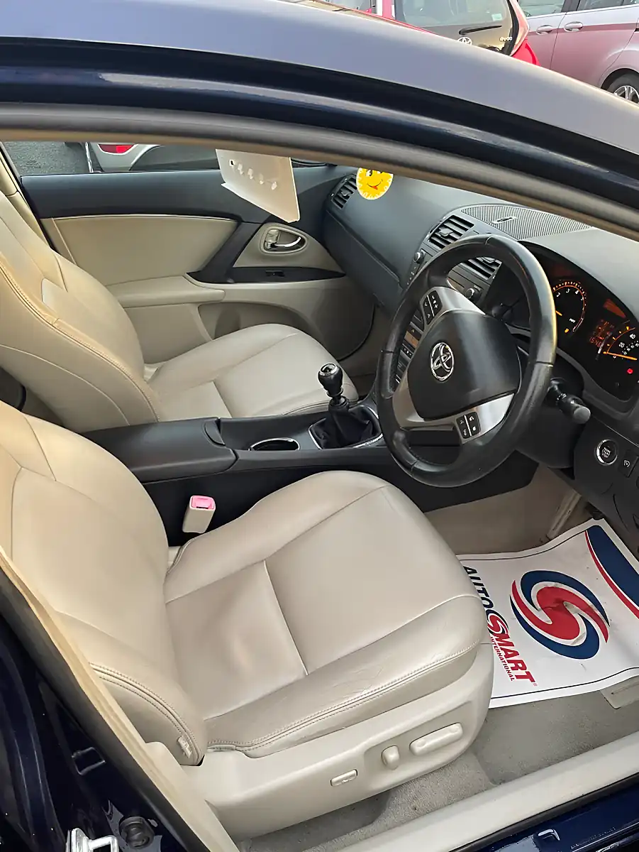 Used 2009 Toyota Avensis T4 Blue - Interior and Exterior details 11