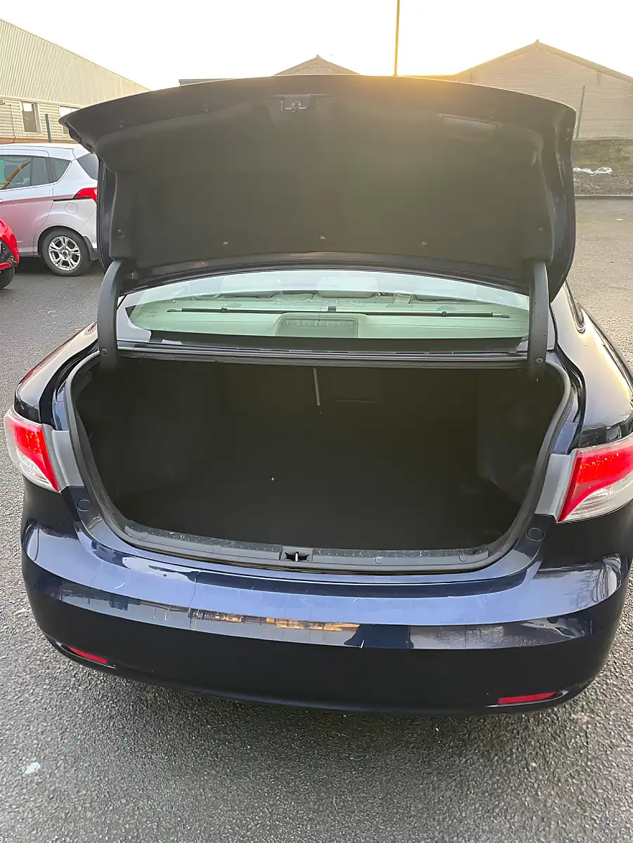 Used 2009 Toyota Avensis T4 Blue - Interior and Exterior details 12