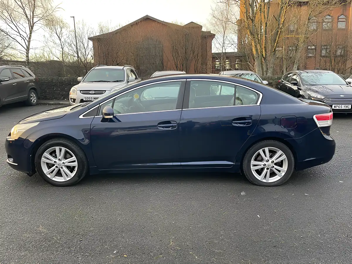 Used 2009 Toyota Avensis T4 Blue - Interior and Exterior details 4