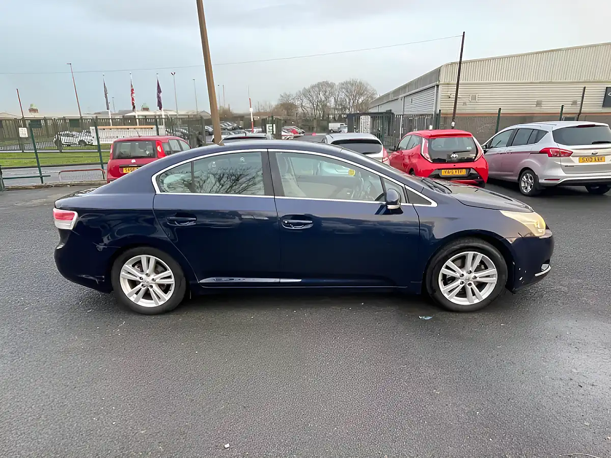 Used 2009 Toyota Avensis T4 Blue - Interior and Exterior details 6