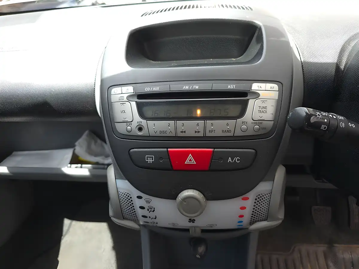 Used 2009 Toyota Aygo Black Multimode Black - Interior and Exterior details 12