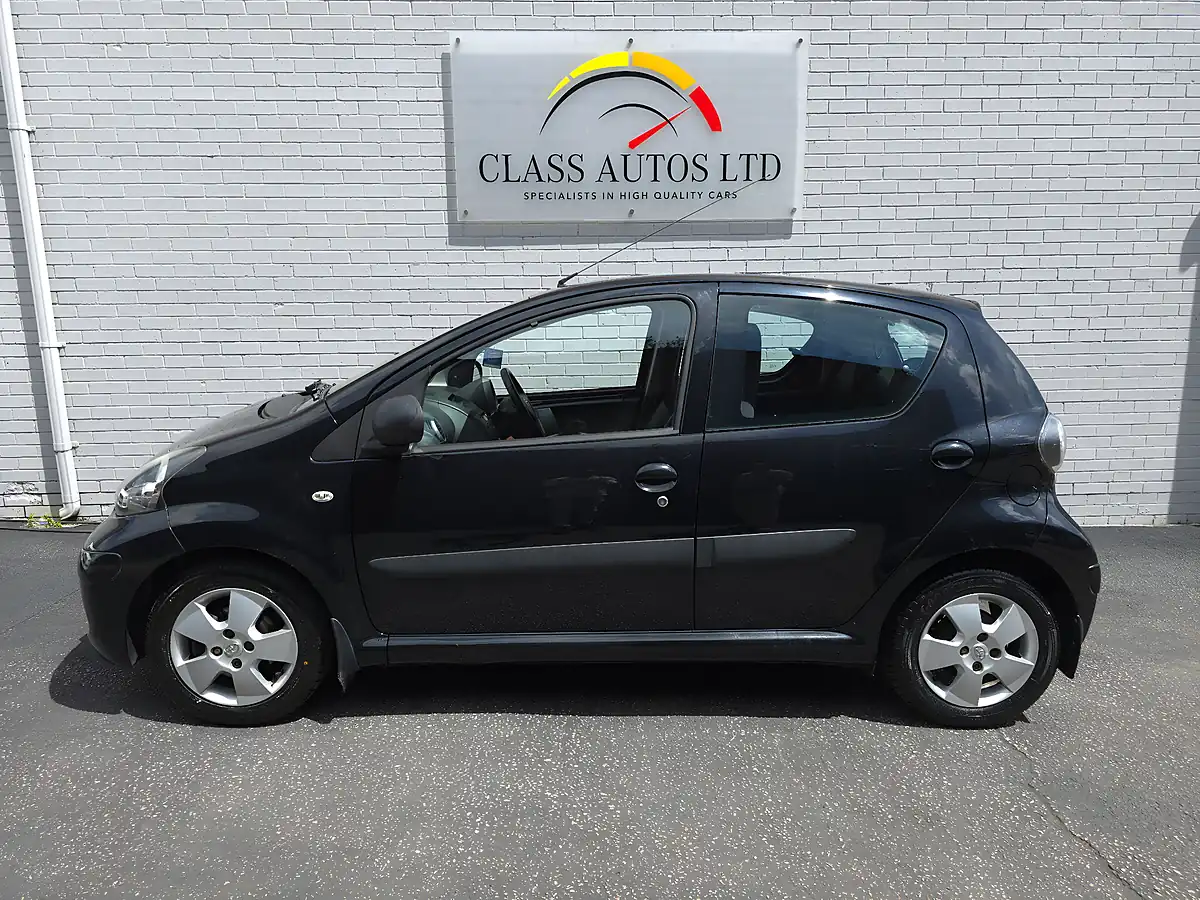 Used 2009 Toyota Aygo Black Multimode Black - Interior and Exterior details 7