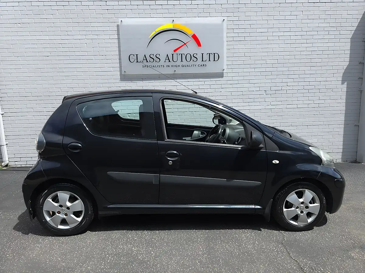 Used 2009 Toyota Aygo Black Multimode Black - Interior and Exterior details 9