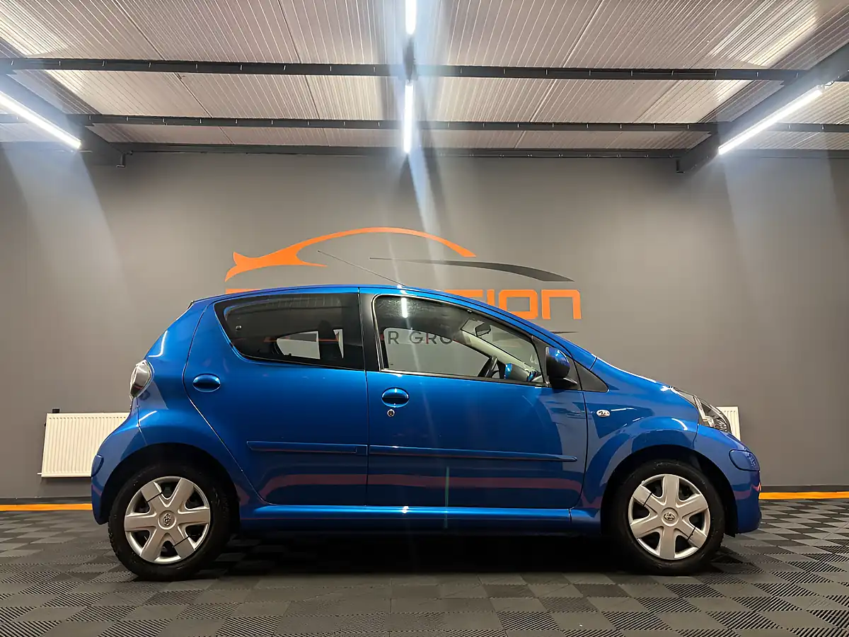 Used 2009 Toyota Aygo Blue Blue - Interior and Exterior details 9