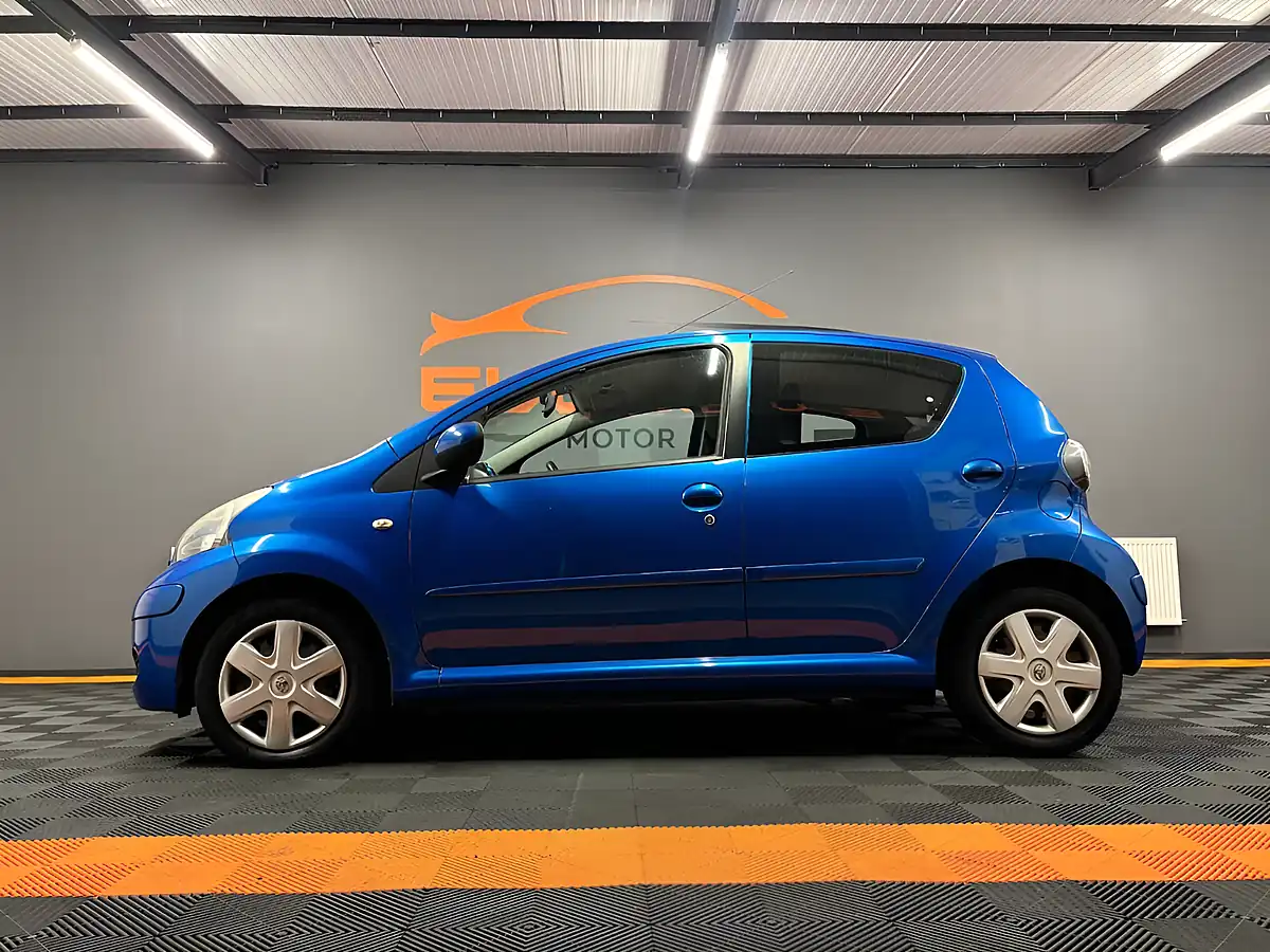 Used 2009 Toyota Aygo Blue Blue - Interior and Exterior details 2