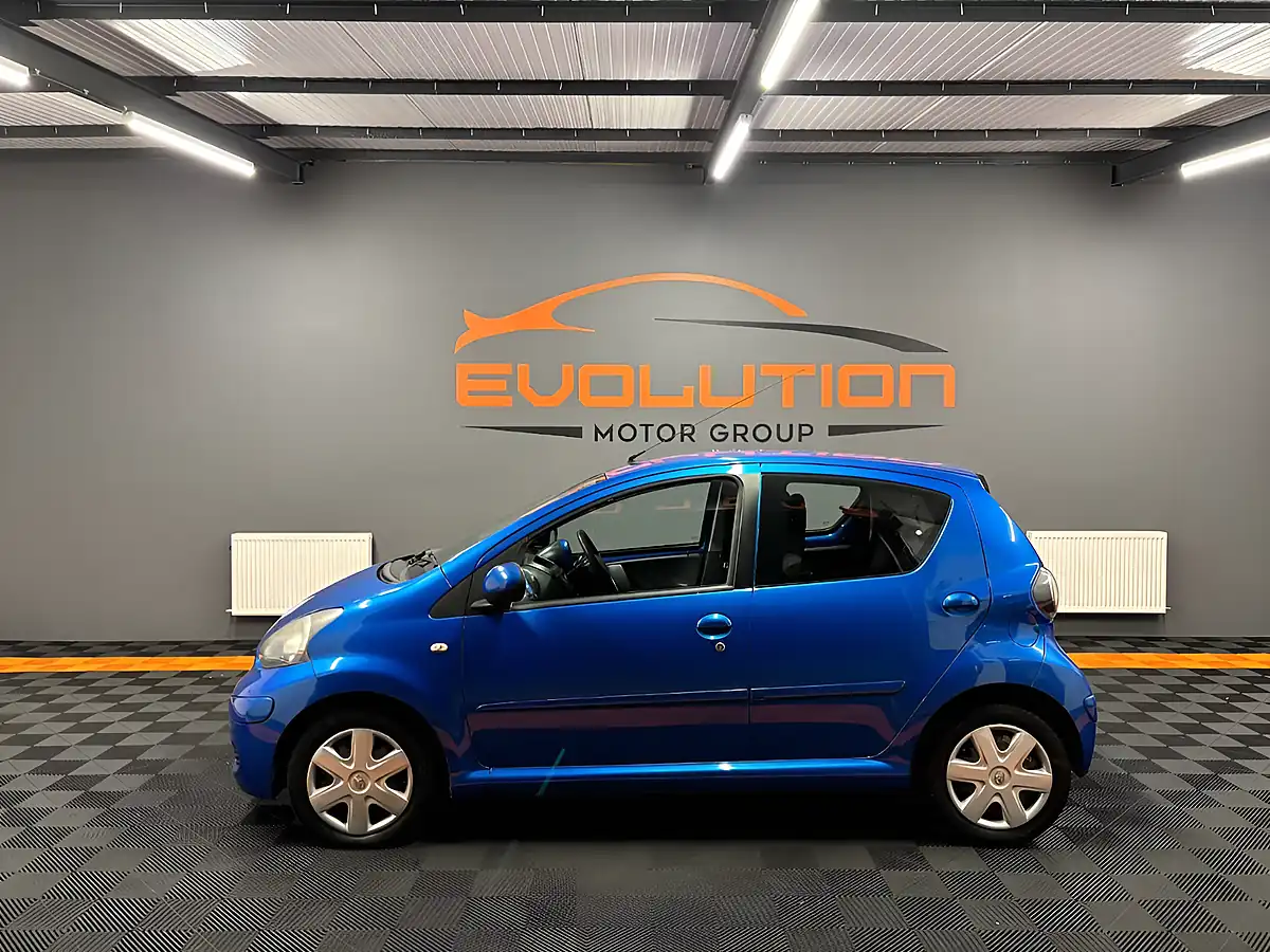 Used 2009 Toyota Aygo Blue Blue - Interior and Exterior details 4